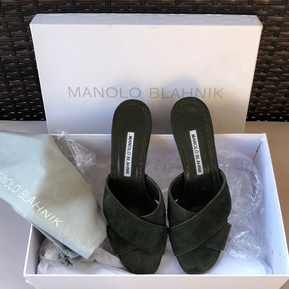 Manolo blahnik suede shoes.Size 7(37)